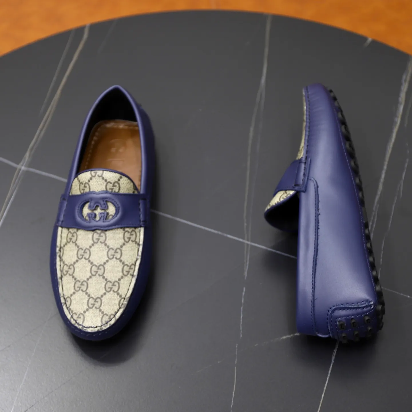 Ex-factory price: 460💰[GUCCI] Gucci ⚠️High-end men’s driving and pedal series ⚠️38-44 (customized for 45) ⚠️All original cowhide leather! Thick and soft! Made entirely of calfskin lining! Rubber sheet anti-slip beanie sole! Three-dimensional package technology! Fashionable and classic! Handicrafts! Original high quality! Feel free to compare!